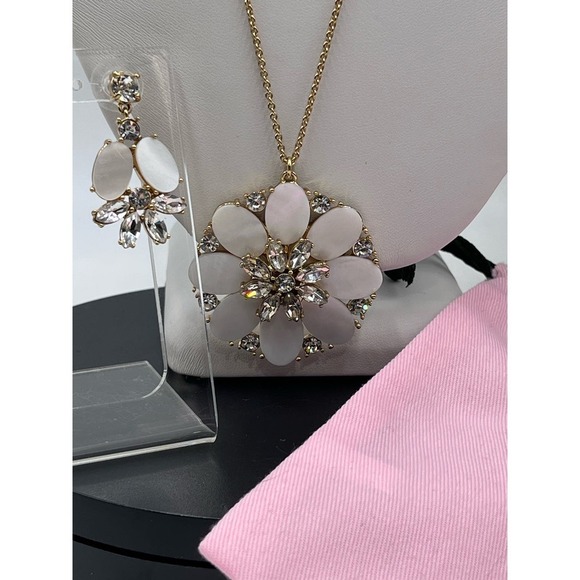 Kate Spade Bungalow Bouquet Cluster Mother Of Pearl Earrings Necklace Set - Picture 3 of 16